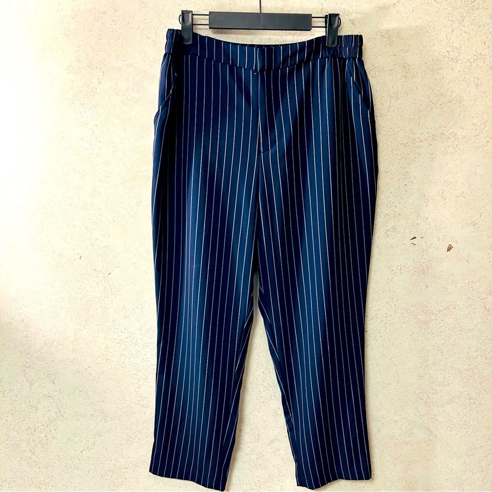 A NEW DAY M STRETCH DARK BLUE PINSTRIPPED POCKETS CAREER STRETCH COCKTAIL  PANTS